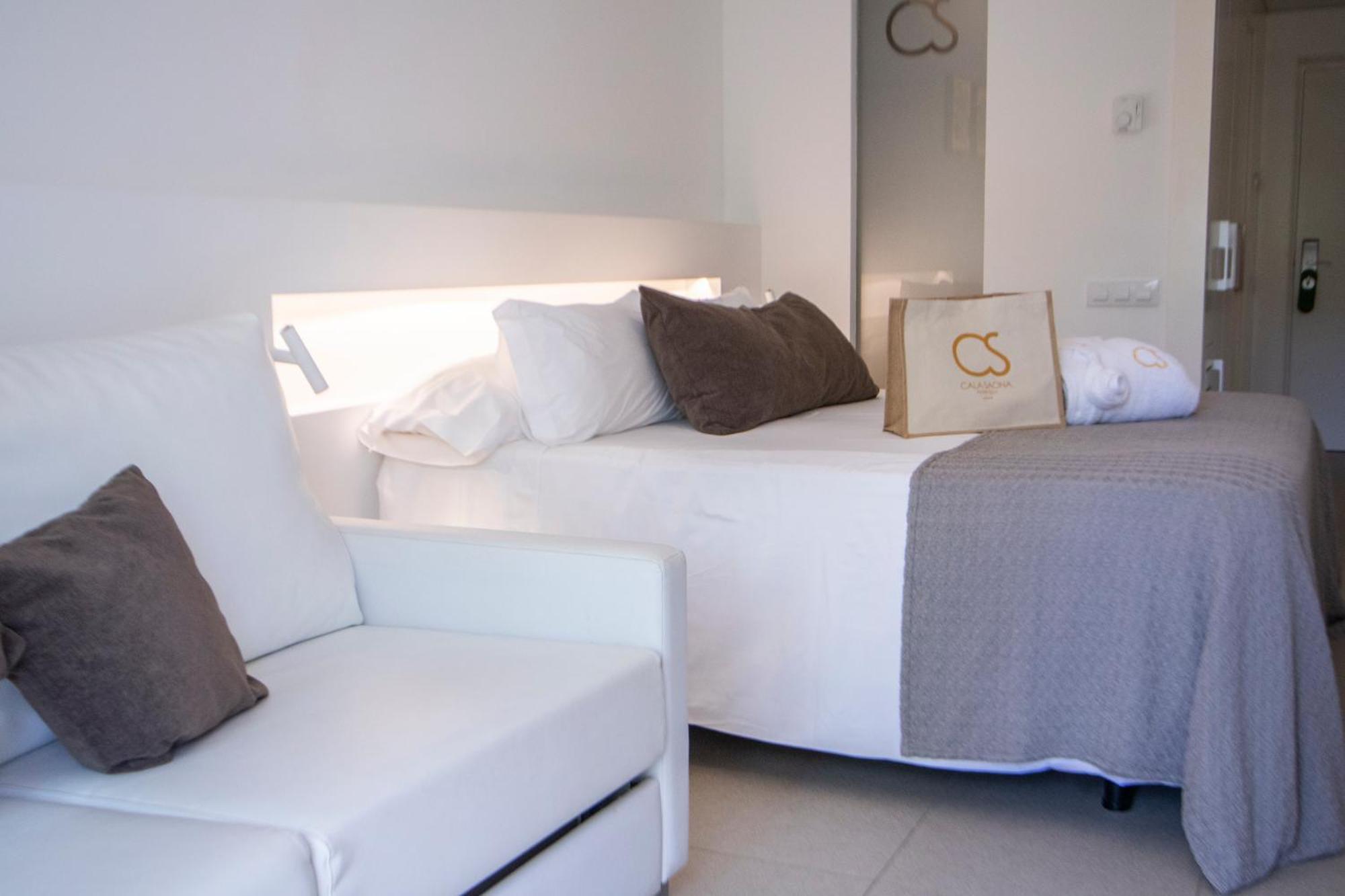 Hotel Cala Saona & Spa Экстерьер фото