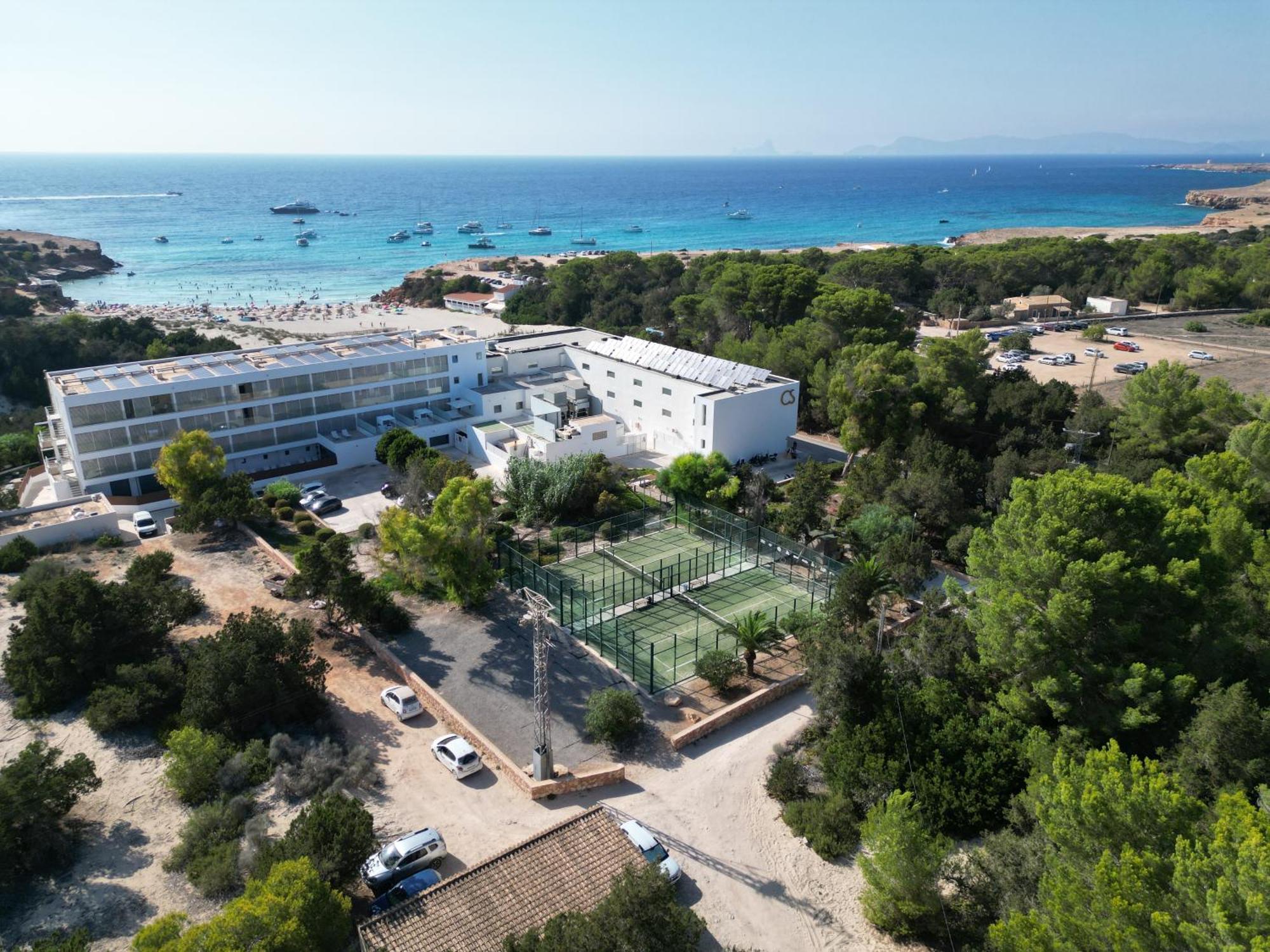 Hotel Cala Saona & Spa Экстерьер фото